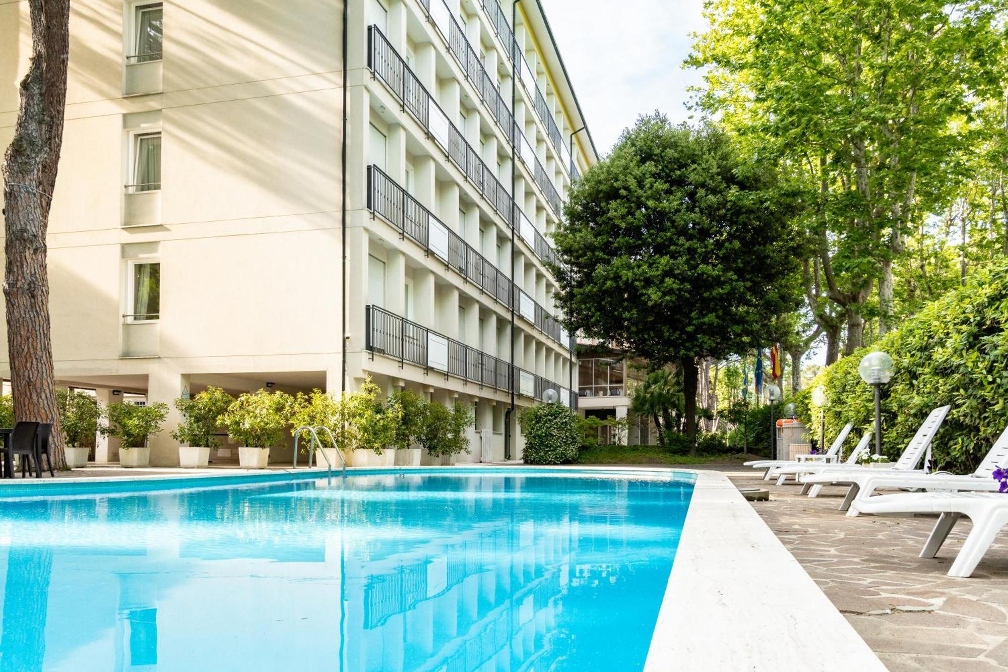 Hotel Corallo มารีนาโรเมอา ภายนอก รูปภาพ